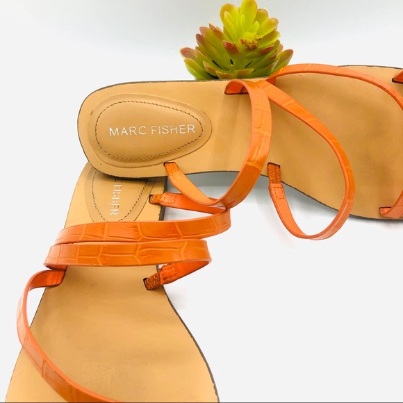 Marc Fisher Strappy Flats Slip on Sandals - Picture 6 of 8